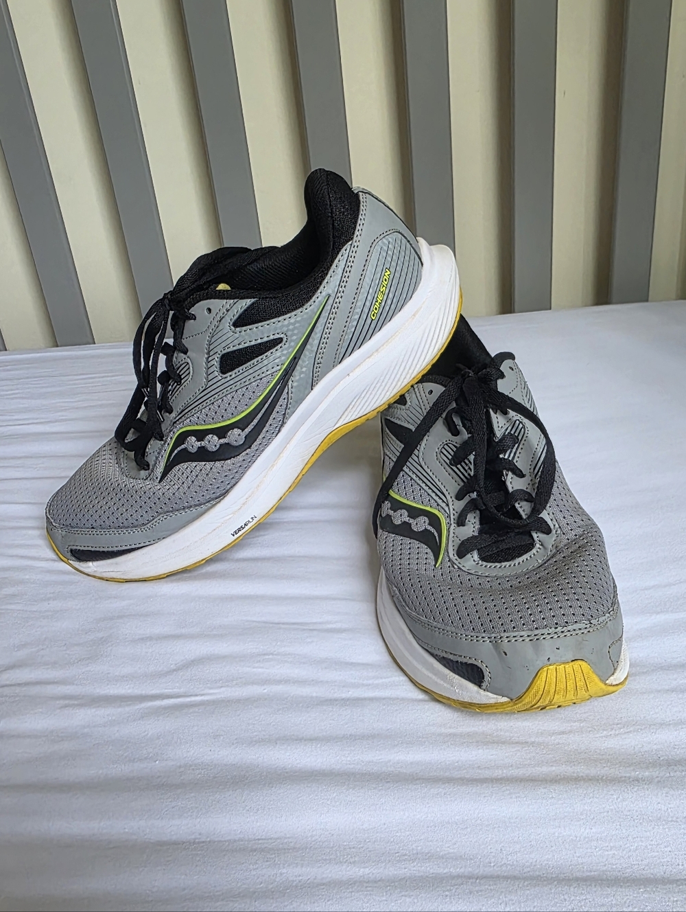 Saucony Mens Cohesion 16 Grey Running Sneakers with Black & Yellow Accent Size 9